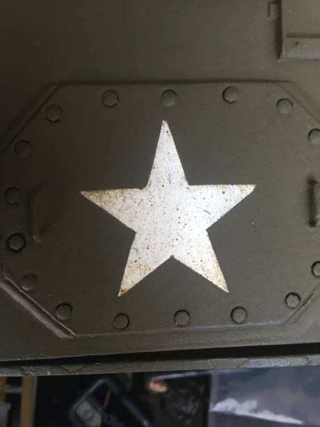 Distinctive Chaffee transmission cover in detail.
